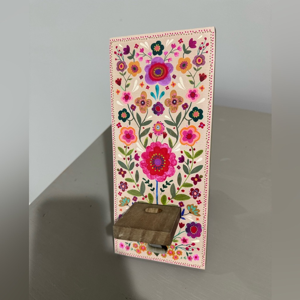 Natural life phone stand